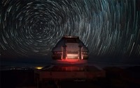 گرداب ستاره‌ها بر فراز رصدخانه جمنای
