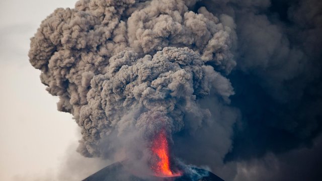 آیا فوران آتش‌فشان‌ها می‌تواند زمین را خنک کند؟
