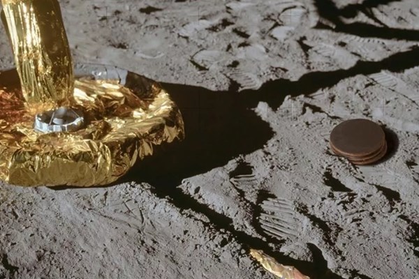 فضانوردان در فضا  «کیک» می‌خورند