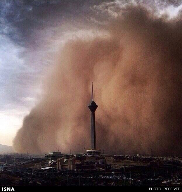 حمله طوفان به برج میلاد  + عکس
