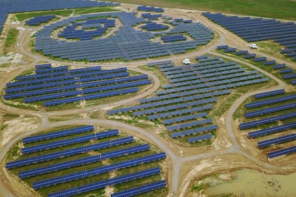 ساخت مزرعه خورشیدی به شکل پاندا در چین