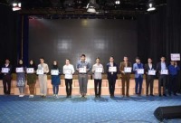 همایش تجلیل از نخبگان و رتبه‌های برتر کنکور 95 برگزار شد
