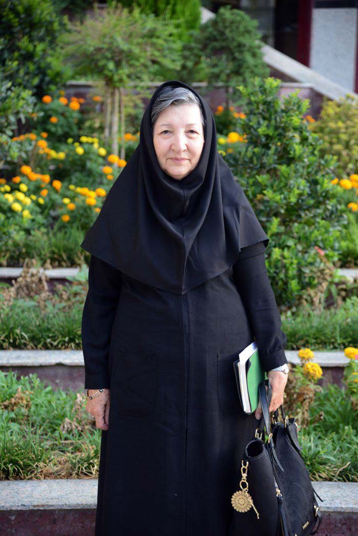 گفت‌وگو با ناهید اخوان، معلمی پیشکسوت از شهر آمل