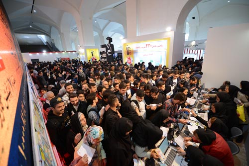 غرفه کانون فرهنگی آموزش در ساعت 10/30 دقیقه صبح روز 5 اردیبهشت