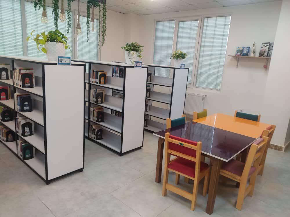 تجهیز کتابخانه عمومی شهرستان لنگرود توسط بنیاد قلم‌چی