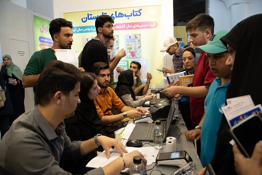 گزارش تصویری 9 از حضور کانون در نمایشگاه کتاب 25 اردیبهشت 1404