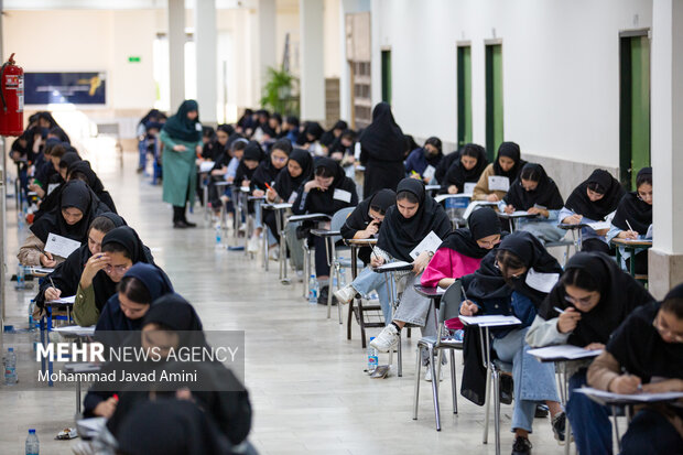 دفترچه انتخاب رشته آزمون «دانشجو معلم» فرهنگیان در کنکور 1404