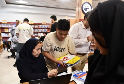 از دیروز 500 بورسیه تهران کتاب‌های اهدایی را دریافت کردند