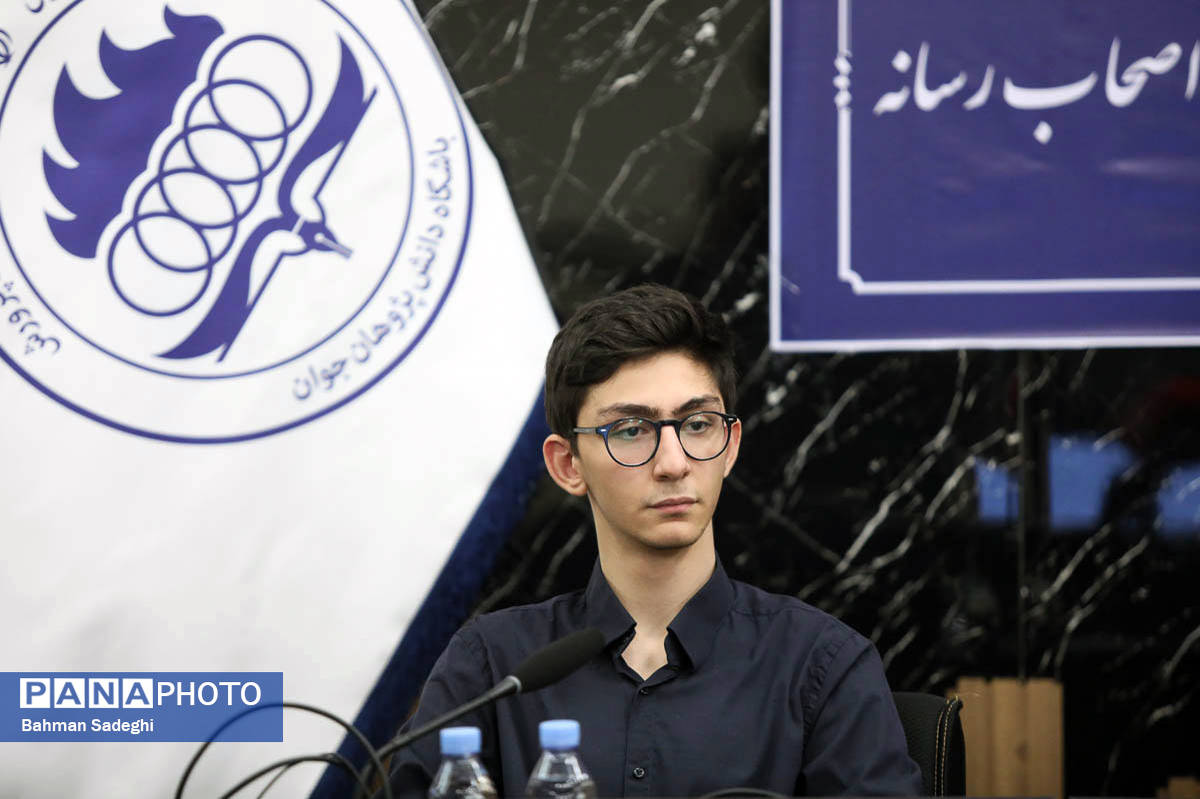 گفتگو با مدال آور المپیادجهانی زیست شناسی