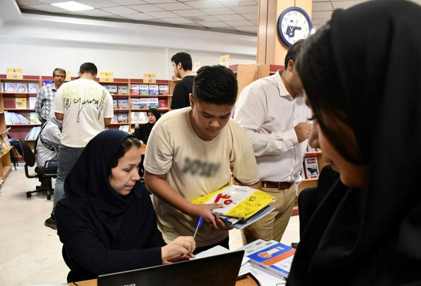 گزارش جدید از اهدای کتاب به دانش‌آموزان بورسیه تهرانی (12 مرداد)