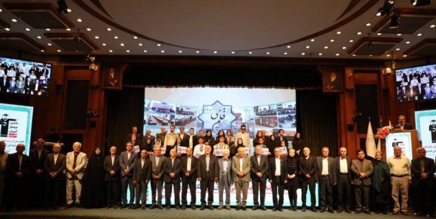 خیرین مدرسه‌ساز کشور جوایز رتبه‌های زیر 10 کنکور را اعطا کردند