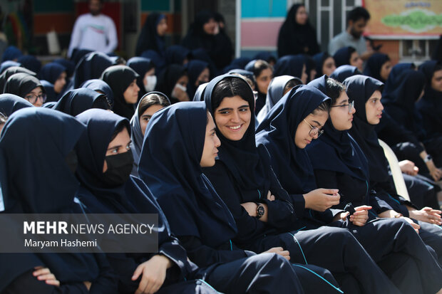 آغاز جشن جوانه‌ها با بیش از یک میلیون و 300 هزار دانش آموز هفتم