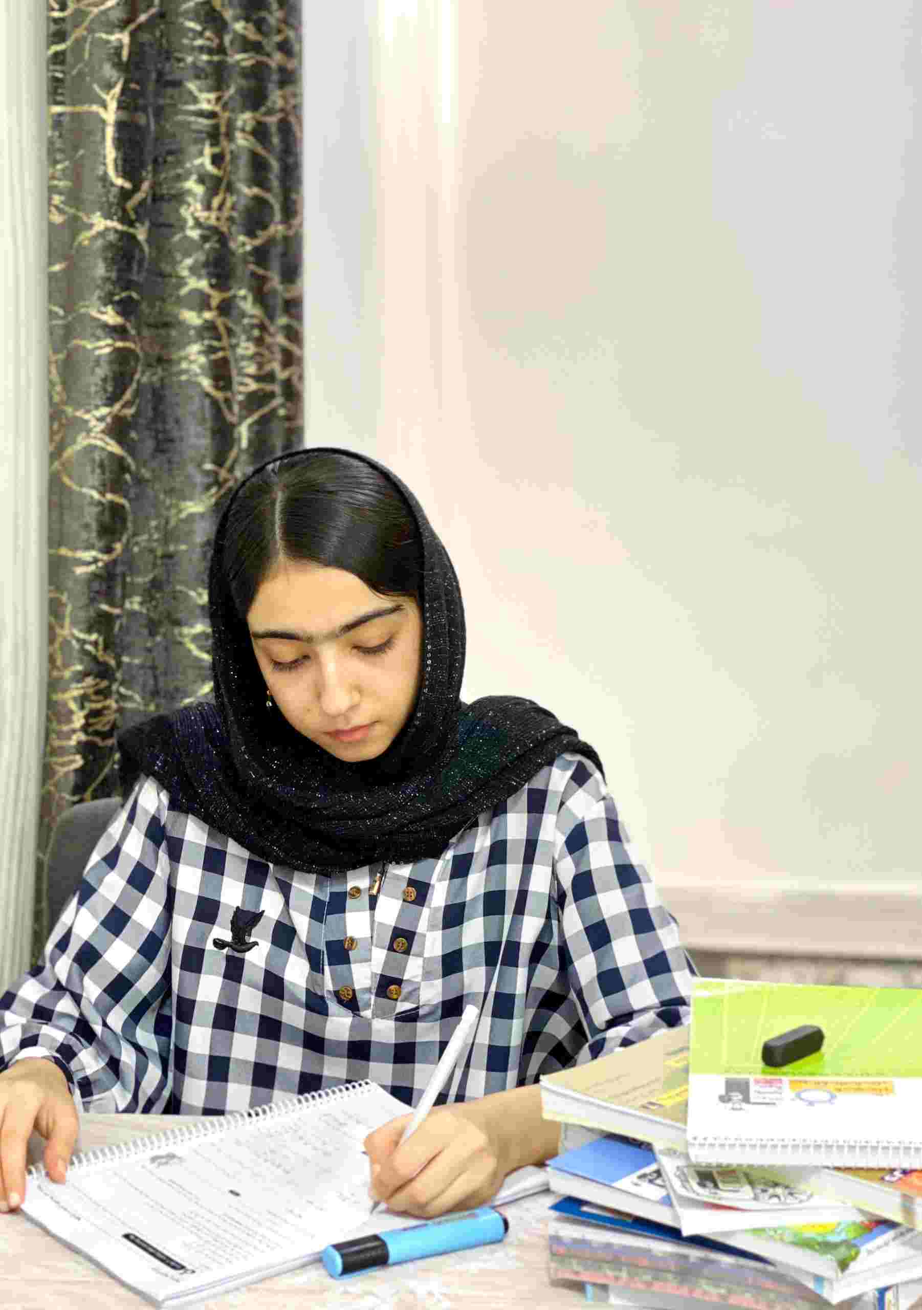 مصاحبه با قهرمان پیوستگی و پیشرفت سارا سعدینی دوازدهم تجربی