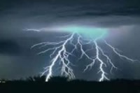 شلیک لیزر به آسمان برای بارش باران و باروری ابرها