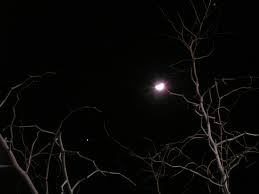 بامداد؛ مقارنه غول منظومه شمسی با ماه