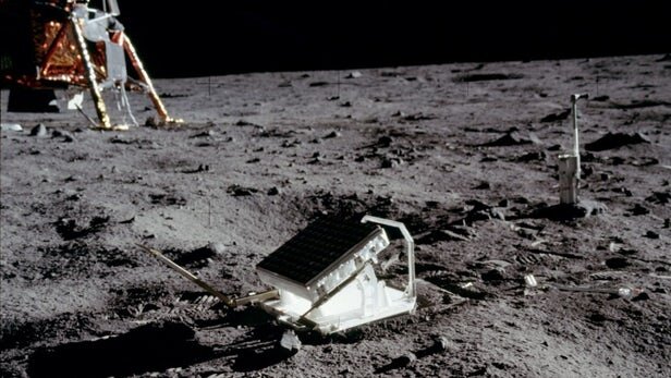 درک ماهیت ماده تاریک با قرار دادن منشور بر سطح ماه!