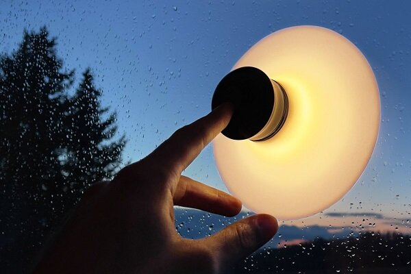 تولید لامپی که به انواع سطوح می‌چسبد