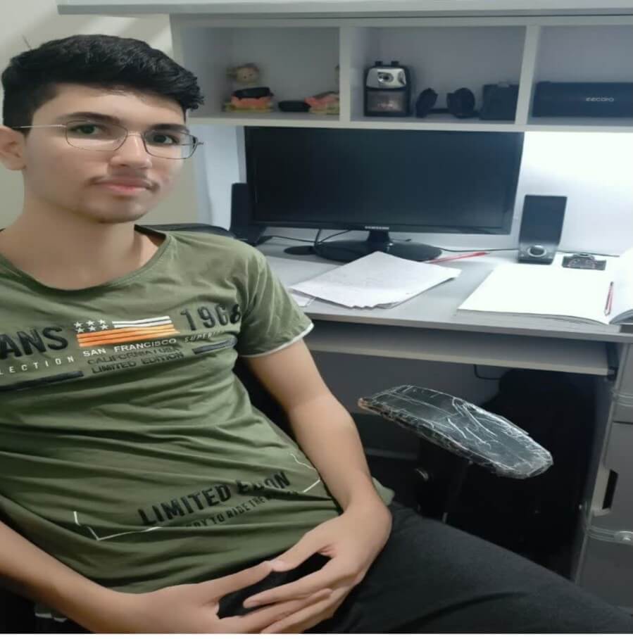 مصاحبه علیرضا تیموری با محسن صابری دانش آموز برتر کانون