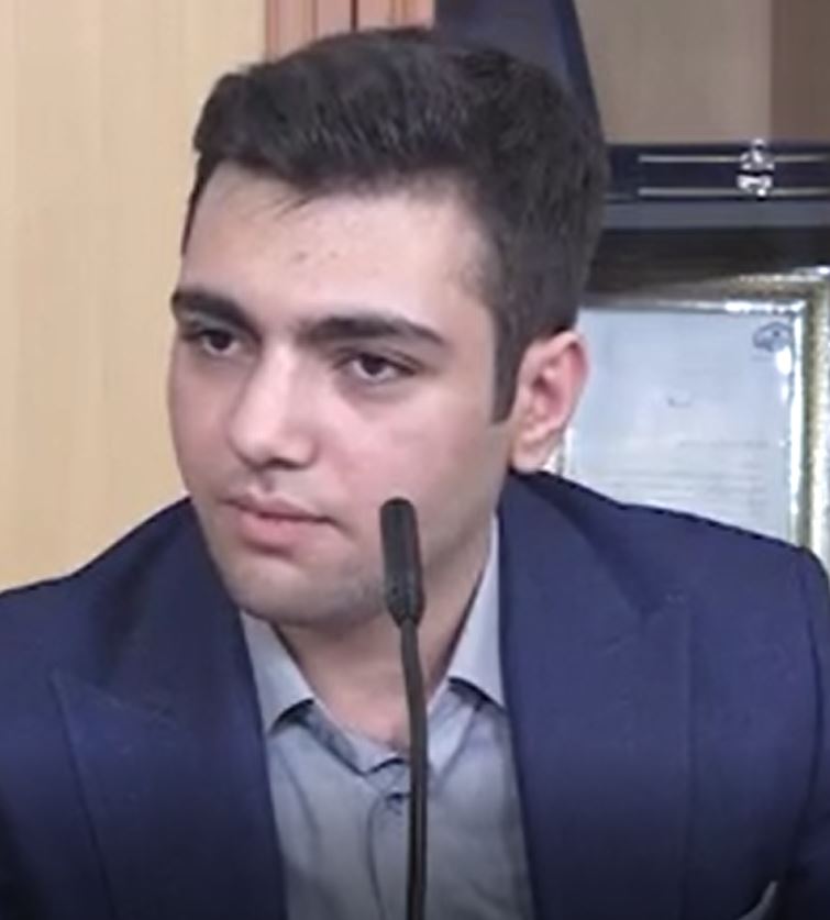 گفتگوی کاظم قلمچی با رتبه 1 کشوری کنکور انسانی 1401 + فیلم