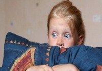 سرگرمی ترسناک که وحشت را در ذهن کودک خانه زاد می‌کند