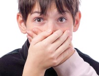 اشتباهات رایج والدین که کودکان را دروغگو می‌کند