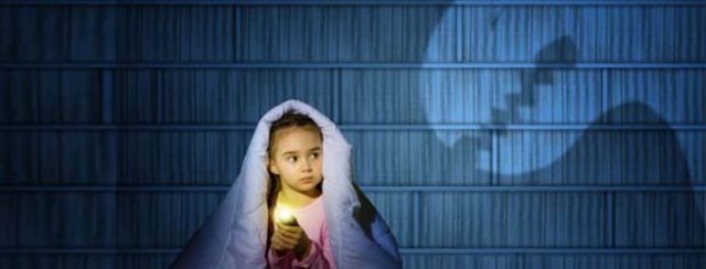 با ترس‌های عجیب و ماورایی کودکان چگونه برخورد کنیم؟