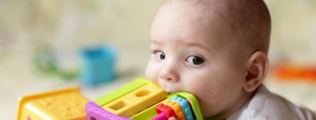 مهمترین اقدامات والدین در برابر بلع مواد سوزاننده توسط کودک