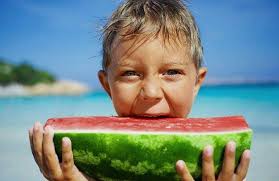 کودکان در گرما چه بنوشند و چه بپوشند