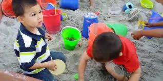 چرا بچه‌هایی که با خاک و گل بازی می‌کنند سالم‌تر و قوی‌ترند؟