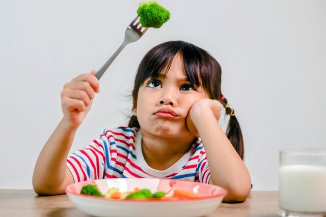 اجباردرغذادادن کودکان براعتمادبه نفس آن‌هاتاثیرمنفی می‌گذارد