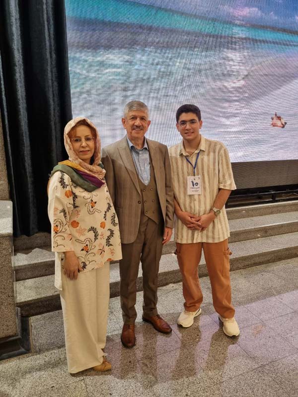 گفت‌­وگوی داوود اکبری با اولیای امیرکیا رموز رتبه 10 تجربی