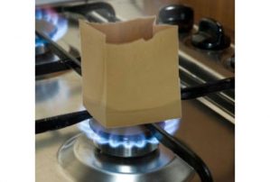 جوش آوردن آب در ظرف کاغذی