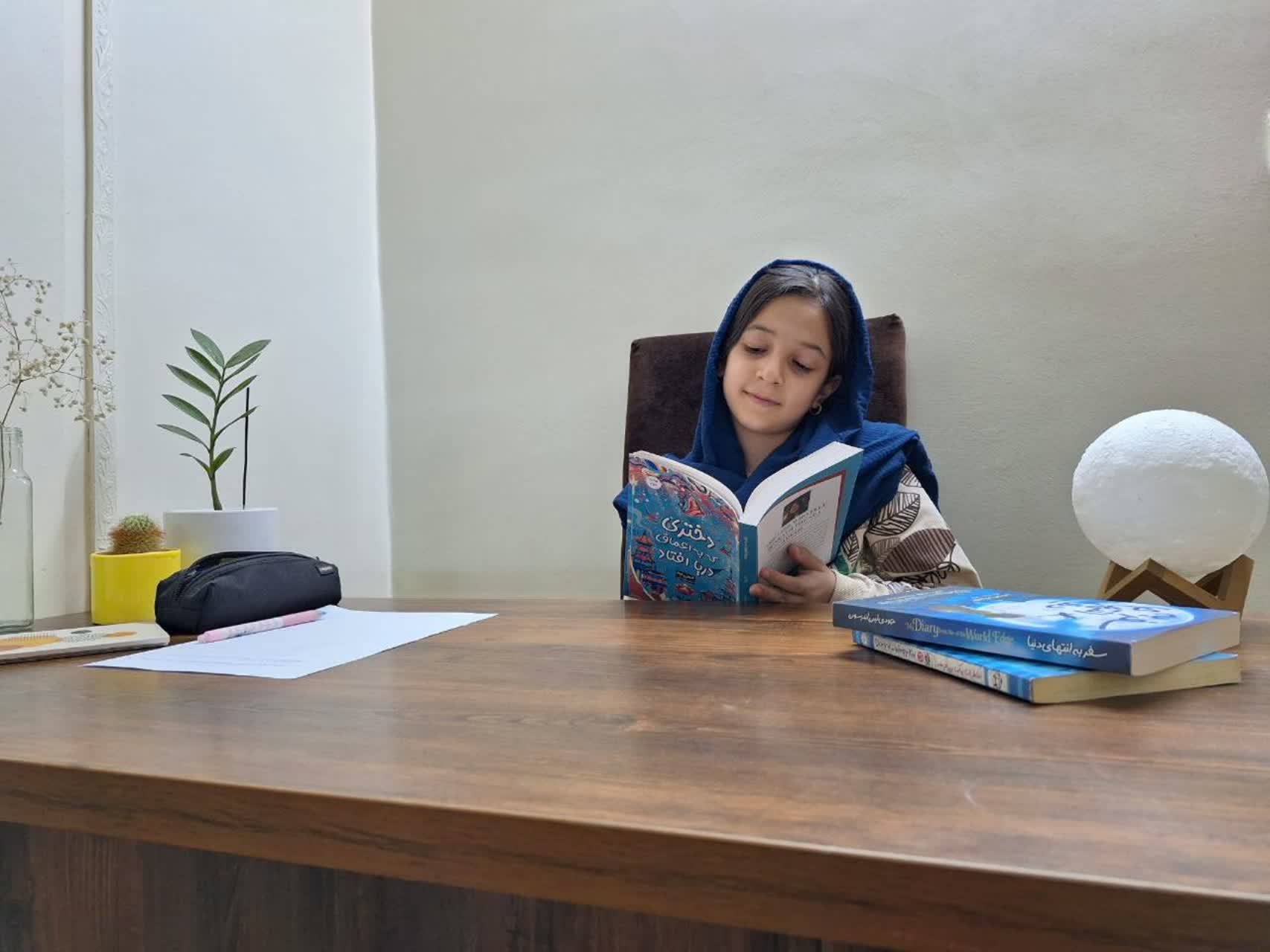 گفت و گو با مانیا سعیدی قهرمان پیشرفت مقطع چهارم دبستان