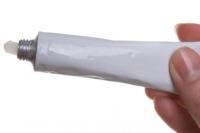 تولید پماد سوختگی از موم زنبور عسل و گیاه هواچوبه