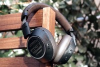 با این هدفون بی سیم هیچ سروصدای مزاحمی را نمی‌شنوید