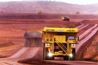 حفاری ۲۴ ساعته با کامیون‌های خستگی ناپذیر