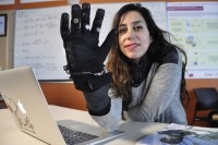 دستکش‌های لمسی فاصله‌ها را نزدیک‌تر می‌کند