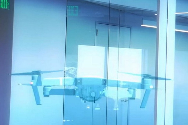 کنترل پهپاد هولوگرافیک با شبیه ساز واقعیت افزوده اپسون