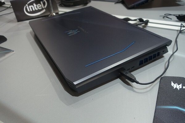 لپ تاپ قدرتمند با صفحه کلید نقش برجسته و کشویی را ببینید