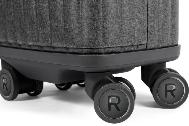 چمدانی که از چرخ هایش نیرو می‌گیرد