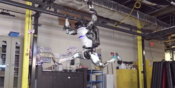 ربات ژیمناستیک‌کار پشتک هم می‌زند