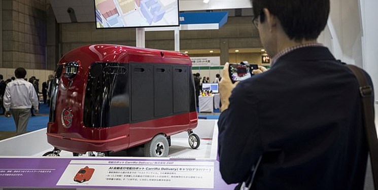 این ربات غذا تحویل مشتریان می‌دهد+تصاویر