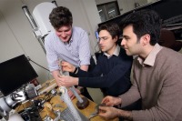 سازگاری بیشتر مفصل مصنوعی با فریب استخوان‌های زنده