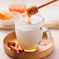 7 دلیل خوب برای خوردن شیر و عسل