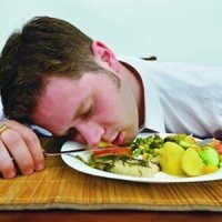 کدام مواد غذایی باعث خواب آلودگی می شوند؟