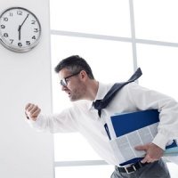چرا برخی افراد، همیشه دیر می کنند؟