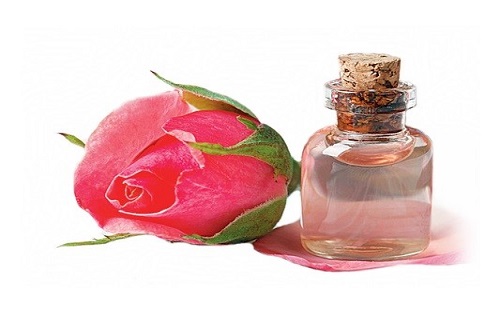 5 خاصیت شگفت انگیز گلاب برای پوست