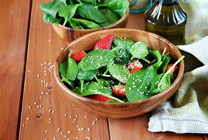 ارزش غذایی اسفناج خام یا پخته بیشتر است؟