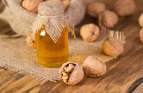 خواص دارویی و طبی شگفت‌انگیز گردو و عسل