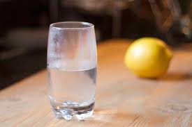 6 دلیل فوق‌العاده برای اینکه هر روز آب گرم بنوشید